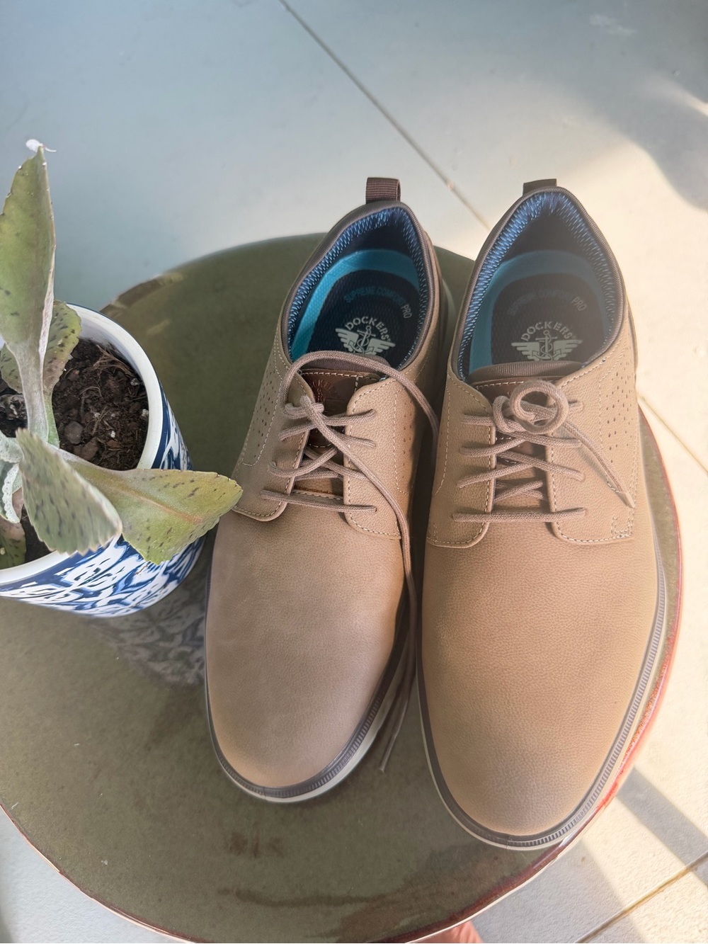 Dockers Men's Tan Lace-Up Oxfords with Blue Liner